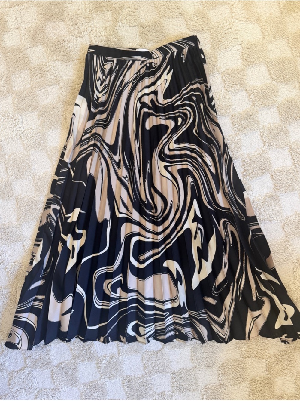 Mango Pleated Black and Beige Swirl Midi Skirt | Size: XS